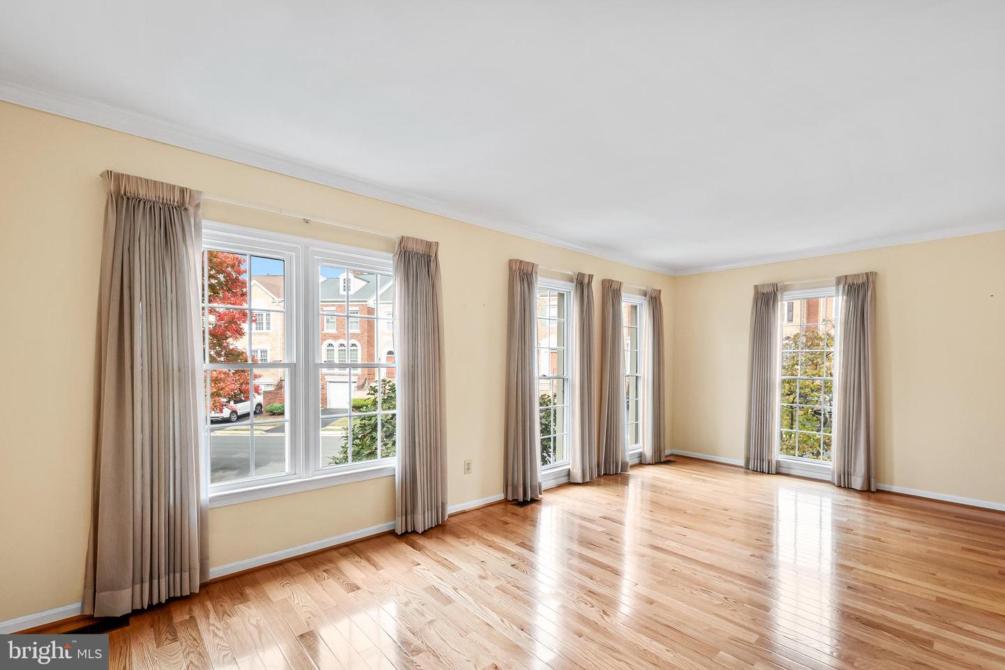 8019 TANWORTH CT, SPRINGFIELD, Virginia 22152, 3 Bedrooms Bedrooms, ,3 BathroomsBathrooms,Residential,For sale,8019 TANWORTH CT,VAFX2276072 MLS # VAFX2276072