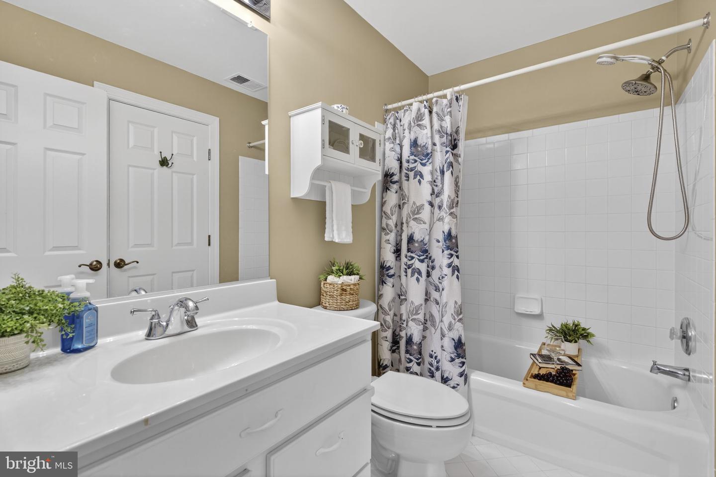 6020 DUNNBROOK TER, HAYMARKET, Virginia 20169, 3 Bedrooms Bedrooms, ,3 BathroomsBathrooms,Residential,For sale,6020 DUNNBROOK TER,VAPW2107168 MLS # VAPW2107168