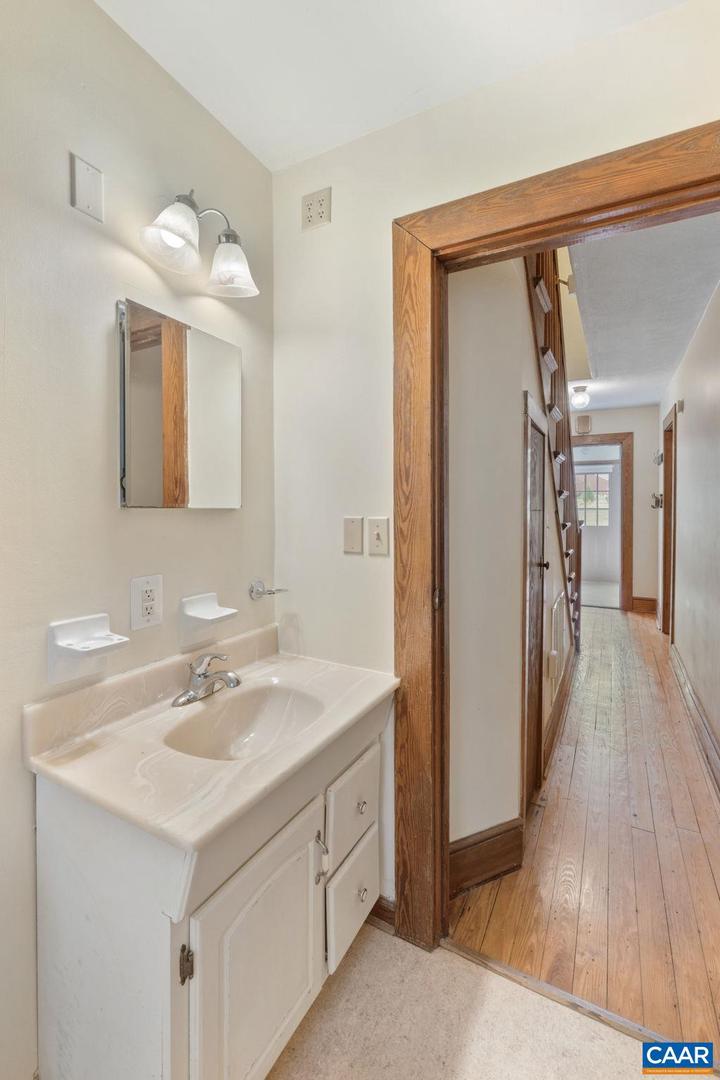 6497 GROVE HILL CT, GORDONSVILLE, Virginia 22942, 3 Bedrooms Bedrooms, ,1 BathroomBathrooms,Residential,For sale,6497 GROVE HILL CT,670659 MLS # 670659