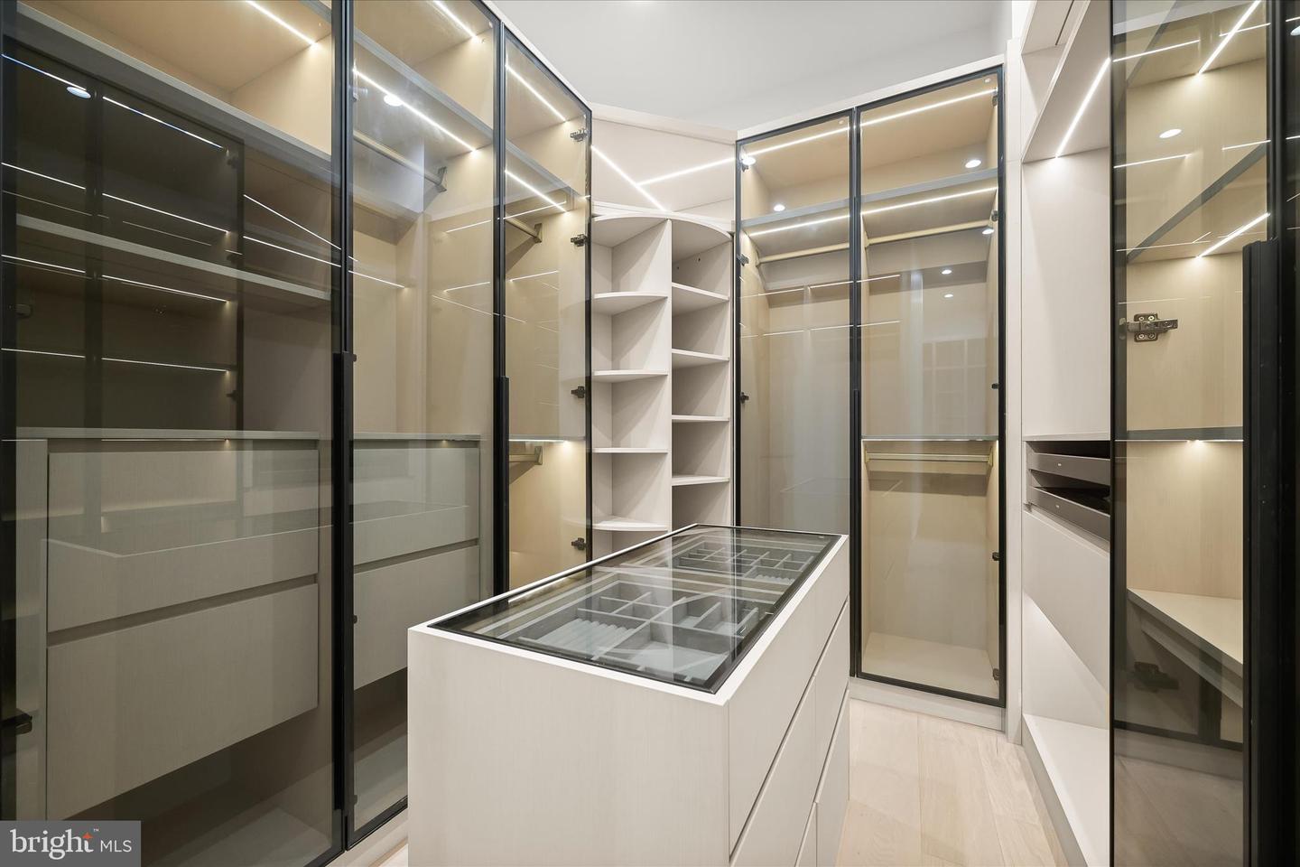 4509 FOXHALL CRESCENT NW, WASHINGTON, District Of Columbia 20007, 5 Bedrooms Bedrooms, ,6 BathroomsBathrooms,Residential,For sale,4509 FOXHALL CRESCENT NW,DCDC2230120 MLS # DCDC2230120