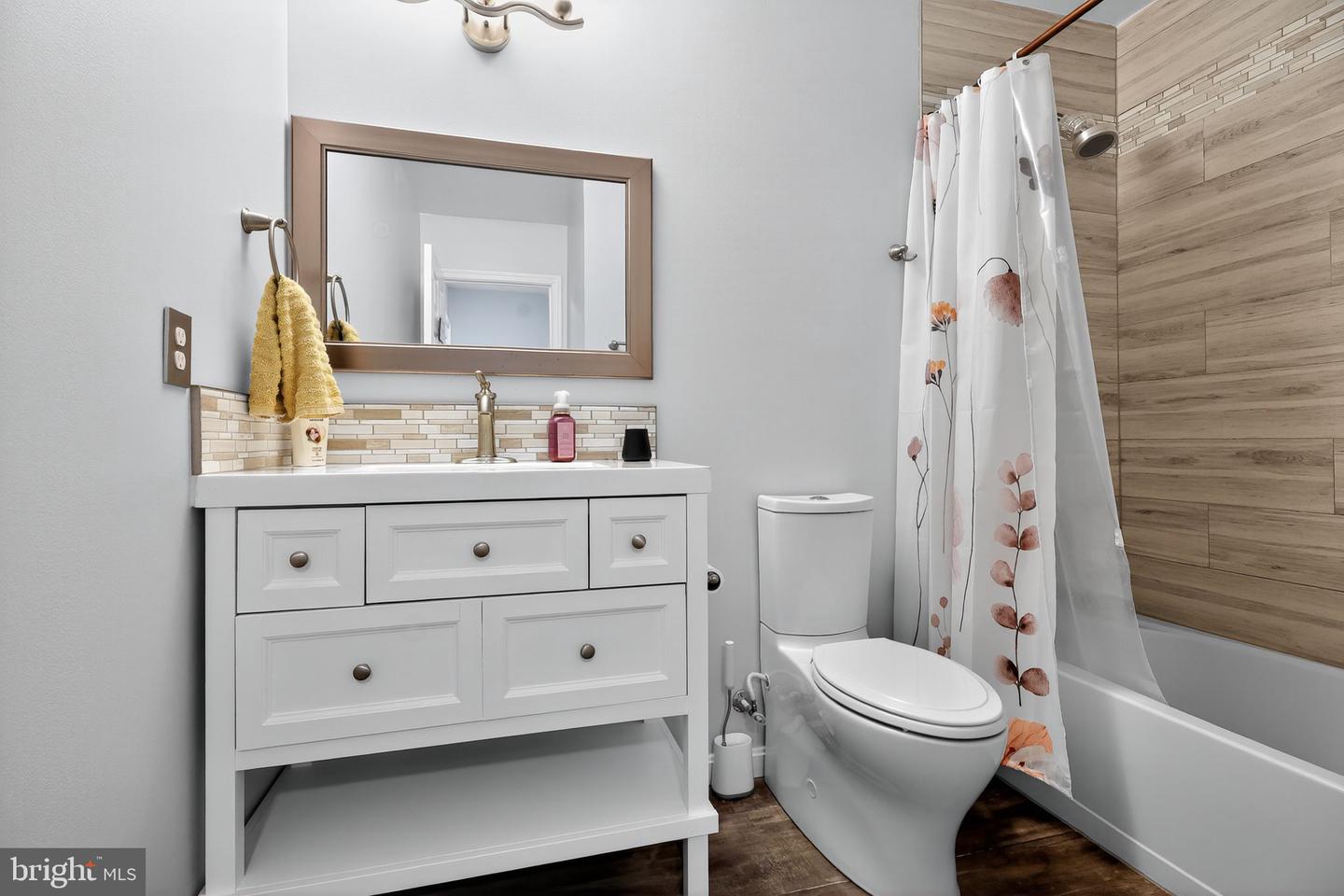 45481 BLUEMONT JUNCTION SQ, STERLING, Virginia 20164, 3 Bedrooms Bedrooms, 9 Rooms Rooms,2 BathroomsBathrooms,Residential,For sale,45481 BLUEMONT JUNCTION SQ,VALO2110418 MLS # VALO2110418