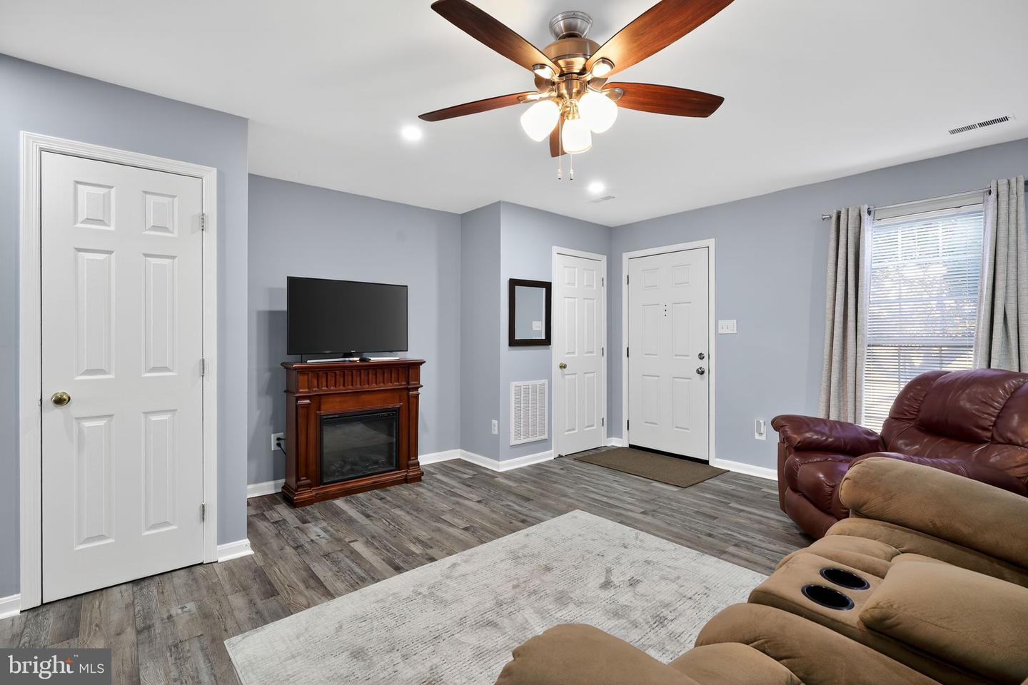 45481 BLUEMONT JUNCTION SQ, STERLING, Virginia 20164, 3 Bedrooms Bedrooms, 9 Rooms Rooms,2 BathroomsBathrooms,Residential,For sale,45481 BLUEMONT JUNCTION SQ,VALO2110418 MLS # VALO2110418