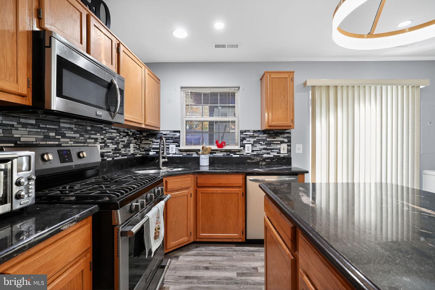 45481 BLUEMONT JUNCTION SQ, STERLING, Virginia 20164, 3 Bedrooms Bedrooms, 9 Rooms Rooms,2 BathroomsBathrooms,Residential,For sale,45481 BLUEMONT JUNCTION SQ,VALO2110418 MLS # VALO2110418