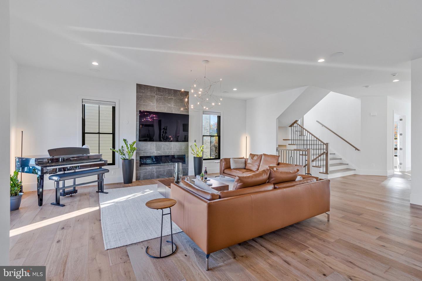 1353 MONITOR LN, MCLEAN, Virginia 22101, 6 Bedrooms Bedrooms, ,6 BathroomsBathrooms,Residential,For sale,1353 MONITOR LN,VAFX2277534 MLS # VAFX2277534 1353 MONITOR LN, MCLEAN, Virginia 22101, 6 Bedrooms Bedrooms, ,6 BathroomsBathrooms,Residential,For sale,1353 MONITOR LN,VAFX2277534 MLS # VAFX2277534