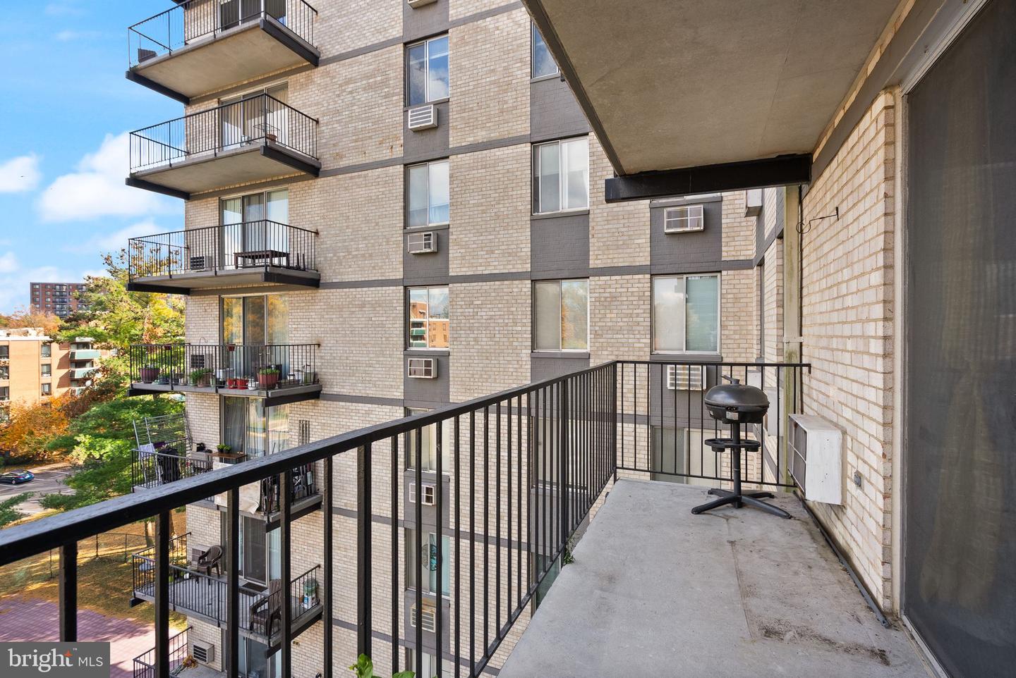 3245 RIO DR #608, FALLS CHURCH, Virginia 22041, 2 Bedrooms Bedrooms, 4 Rooms Rooms,1 BathroomBathrooms,Residential,For sale,3245 RIO DR #608,VAFX2277630 MLS # VAFX2277630