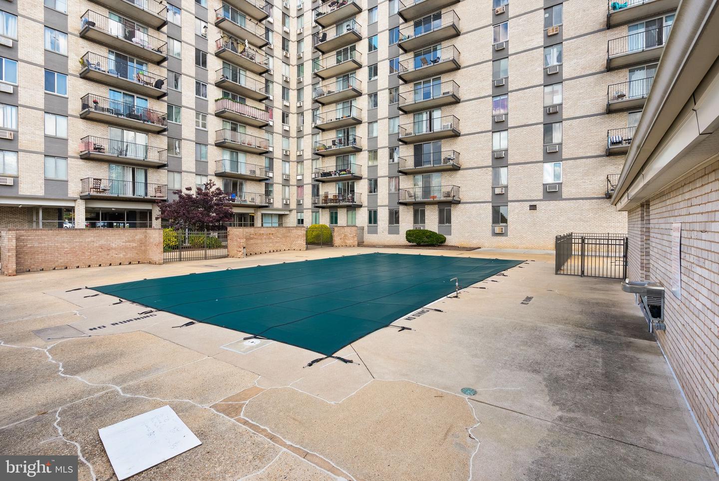 3245 RIO DR #608, FALLS CHURCH, Virginia 22041, 2 Bedrooms Bedrooms, 4 Rooms Rooms,1 BathroomBathrooms,Residential,For sale,3245 RIO DR #608,VAFX2277630 MLS # VAFX2277630