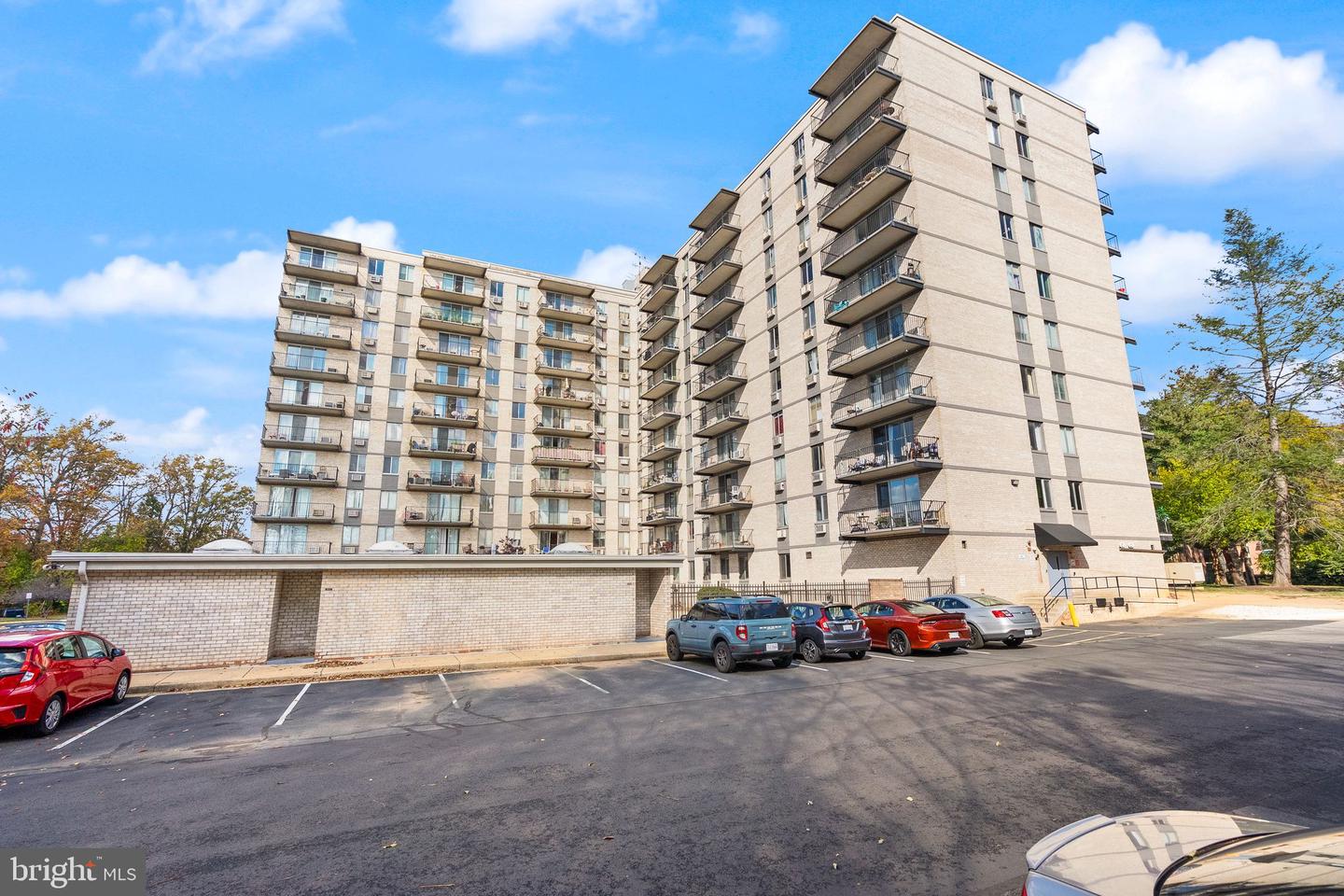 3245 RIO DR #608, FALLS CHURCH, Virginia 22041, 2 Bedrooms Bedrooms, 4 Rooms Rooms,1 BathroomBathrooms,Residential,For sale,3245 RIO DR #608,VAFX2277630 MLS # VAFX2277630