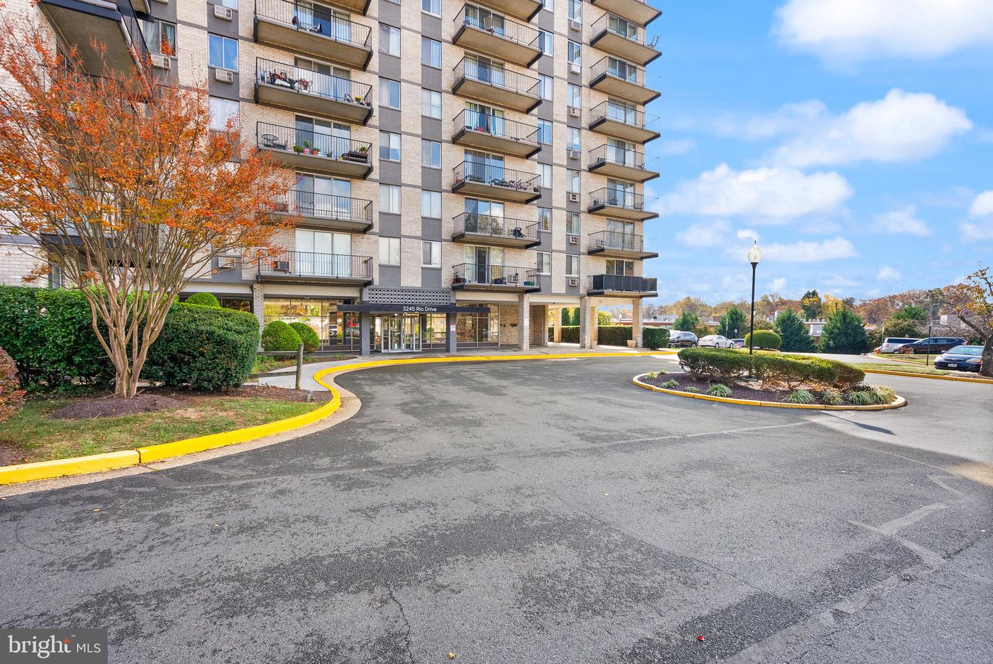 3245 RIO DR #608, FALLS CHURCH, Virginia 22041, 2 Bedrooms Bedrooms, 4 Rooms Rooms,1 BathroomBathrooms,Residential,For sale,3245 RIO DR #608,VAFX2277630 MLS # VAFX2277630