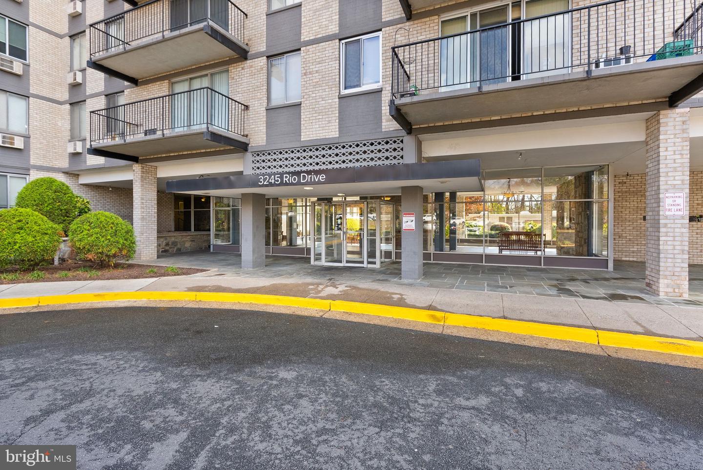 3245 RIO DR #608, FALLS CHURCH, Virginia 22041, 2 Bedrooms Bedrooms, 4 Rooms Rooms,1 BathroomBathrooms,Residential,For sale,3245 RIO DR #608,VAFX2277630 MLS # VAFX2277630