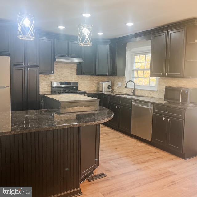 14878 LAMBETH SQ, CENTREVILLE, Virginia 20120, 3 Bedrooms Bedrooms, ,2 BathroomsBathrooms,Residential,For sale,14878 LAMBETH SQ,VAFX2277642 MLS # VAFX2277642 14878 LAMBETH SQ, CENTREVILLE, Virginia 20120, 3 Bedrooms Bedrooms, ,2 BathroomsBathrooms,Residential,For sale,14878 LAMBETH SQ,VAFX2277642 MLS # VAFX2277642