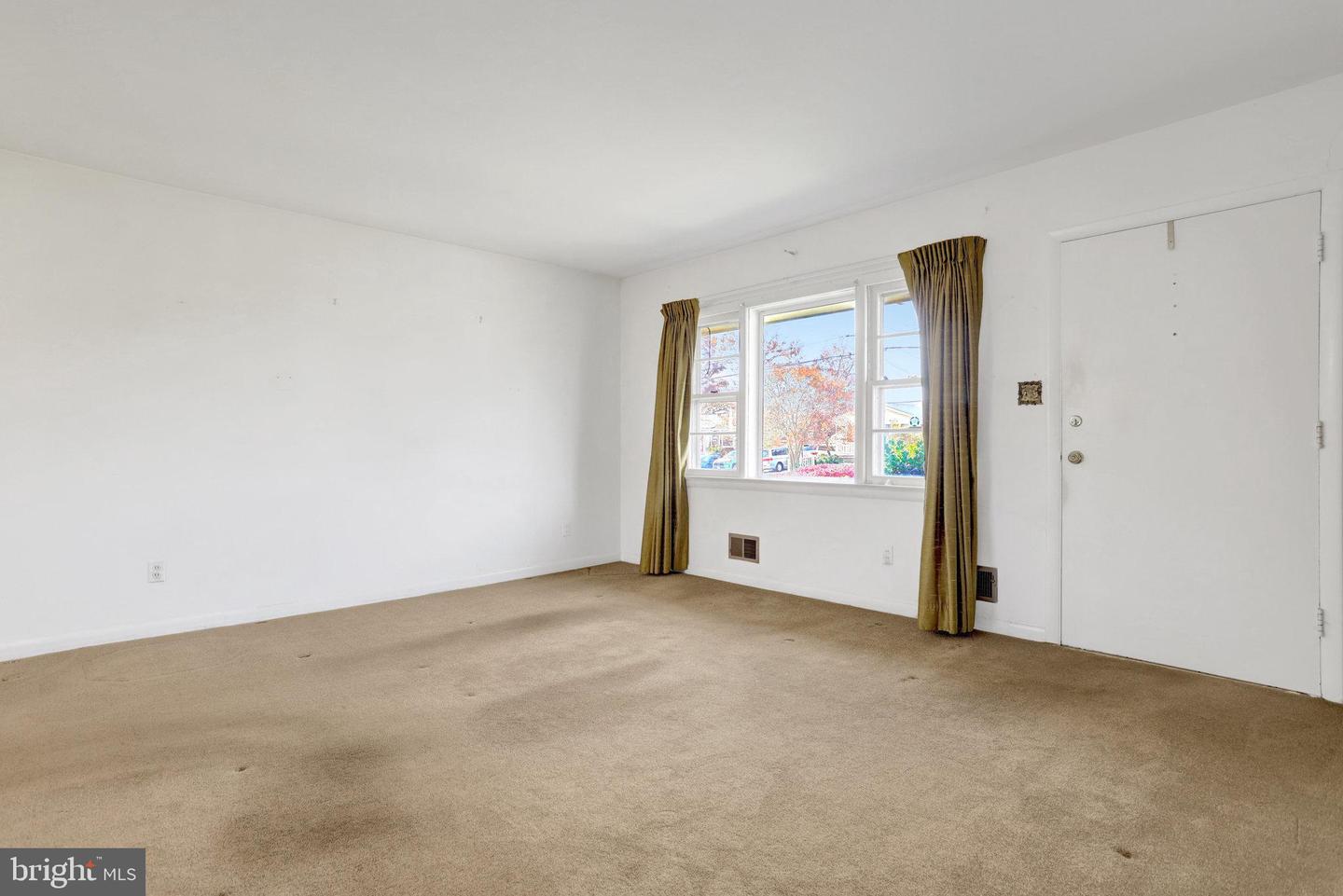 6928 RUSKIN ST, SPRINGFIELD, Virginia 22150, 3 Bedrooms Bedrooms, ,2 BathroomsBathrooms,Residential,For sale,6928 RUSKIN ST,VAFX2277782 MLS # VAFX2277782