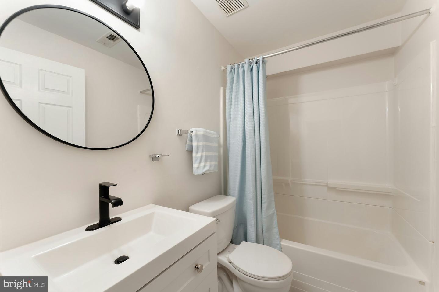 21581 KOUROS CT, ASHBURN, Virginia 20147, 5 Bedrooms Bedrooms, ,3 BathroomsBathrooms,Residential,For sale,21581 KOUROS CT,VALO2110566 MLS # VALO2110566