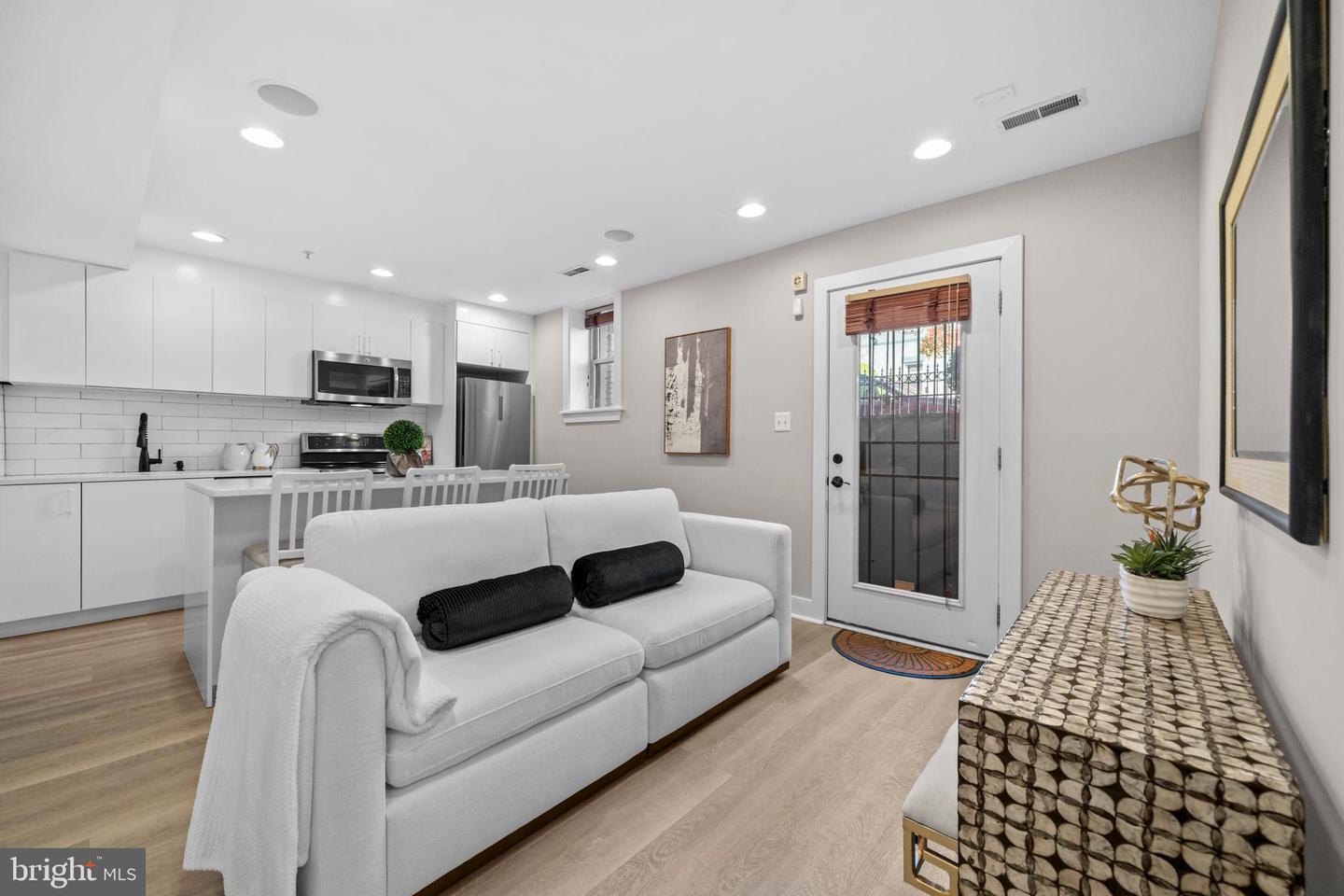 1718 1ST ST NW #8, WASHINGTON, District Of Columbia 20001, 2 Bedrooms Bedrooms, ,1 BathroomBathrooms,Residential,For sale,1718 1ST ST NW #8,DCDC2230388 MLS # DCDC2230388