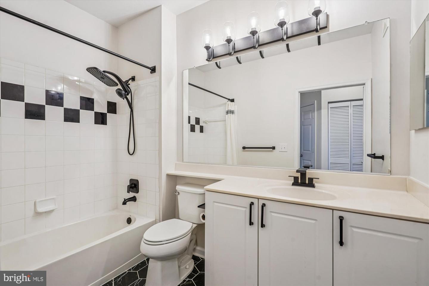 9490 VIRGINIA CENTER BLVD #130, VIENNA, Virginia 22181, 2 Bedrooms Bedrooms, ,2 BathroomsBathrooms,Residential,For sale,9490 VIRGINIA CENTER BLVD #130,VAFX2277836 MLS # VAFX2277836