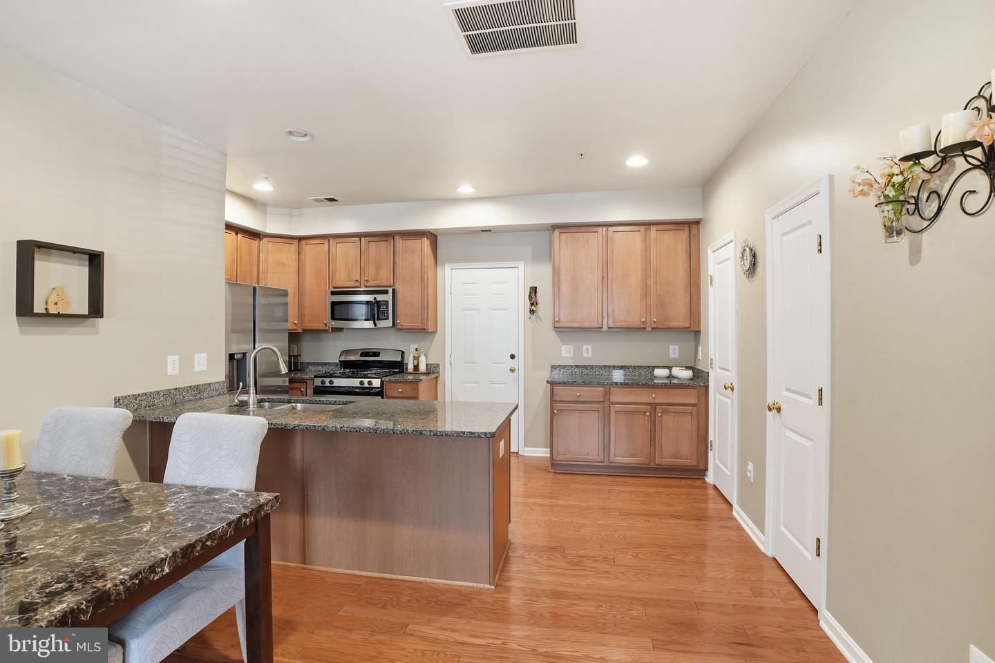 8013 CRESCENT PARK DR, GAINESVILLE, Virginia 20155, 3 Bedrooms Bedrooms, 5 Rooms Rooms,2 BathroomsBathrooms,Residential,For sale,8013 CRESCENT PARK DR,VAPW2107248 MLS # VAPW2107248