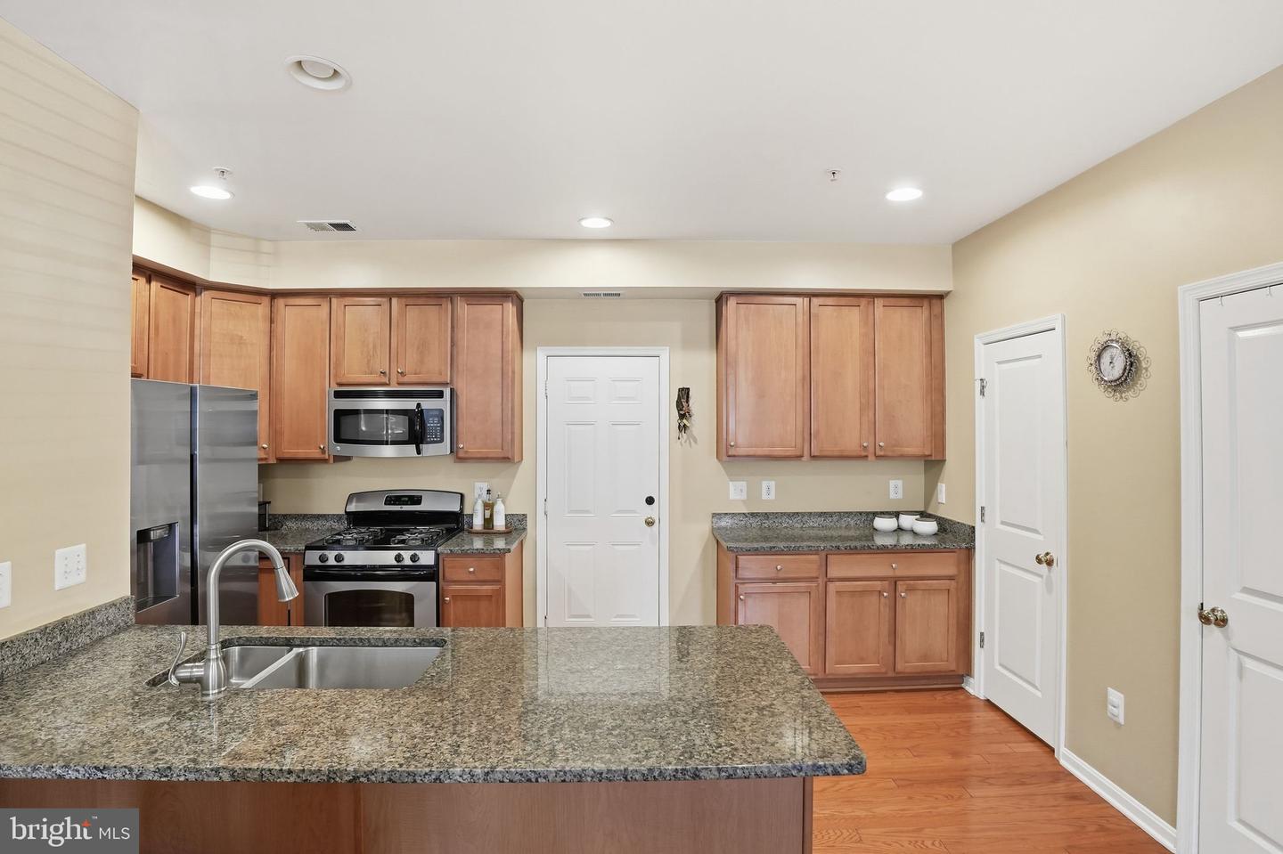 8013 CRESCENT PARK DR, GAINESVILLE, Virginia 20155, 3 Bedrooms Bedrooms, 5 Rooms Rooms,2 BathroomsBathrooms,Residential,For sale,8013 CRESCENT PARK DR,VAPW2107248 MLS # VAPW2107248