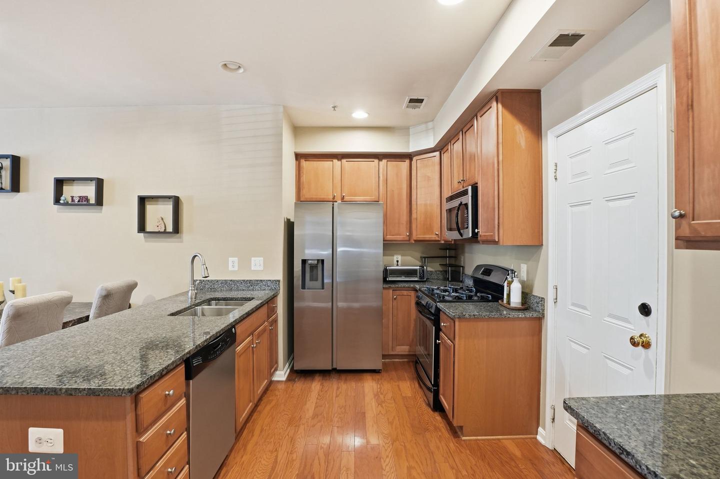 8013 CRESCENT PARK DR, GAINESVILLE, Virginia 20155, 3 Bedrooms Bedrooms, 5 Rooms Rooms,2 BathroomsBathrooms,Residential,For sale,8013 CRESCENT PARK DR,VAPW2107248 MLS # VAPW2107248