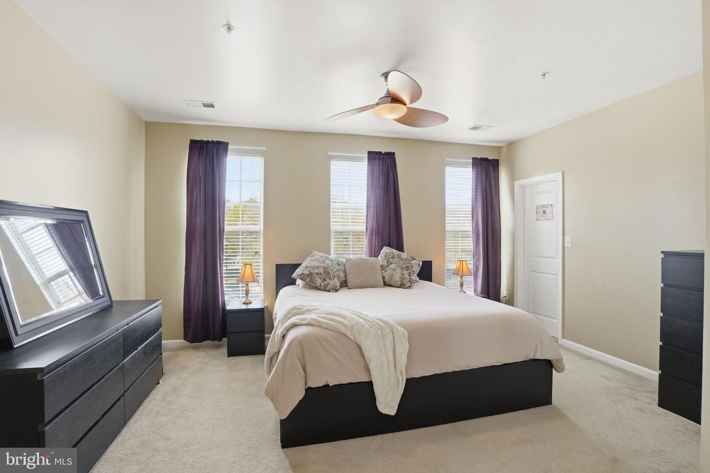 8013 CRESCENT PARK DR, GAINESVILLE, Virginia 20155, 3 Bedrooms Bedrooms, 5 Rooms Rooms,2 BathroomsBathrooms,Residential,For sale,8013 CRESCENT PARK DR,VAPW2107248 MLS # VAPW2107248