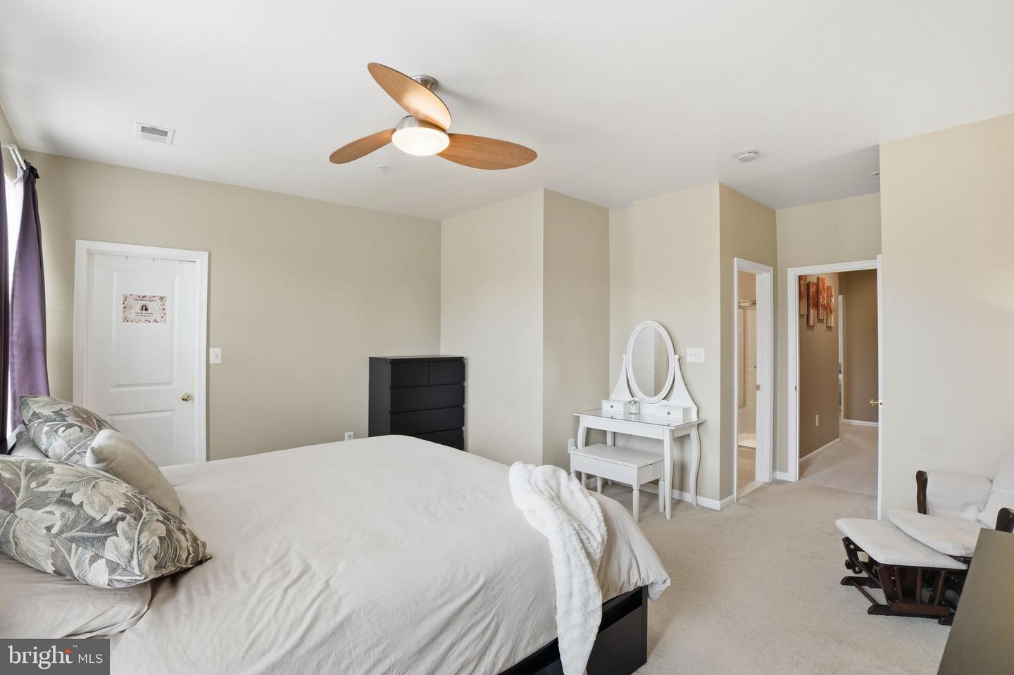 8013 CRESCENT PARK DR, GAINESVILLE, Virginia 20155, 3 Bedrooms Bedrooms, 5 Rooms Rooms,2 BathroomsBathrooms,Residential,For sale,8013 CRESCENT PARK DR,VAPW2107248 MLS # VAPW2107248