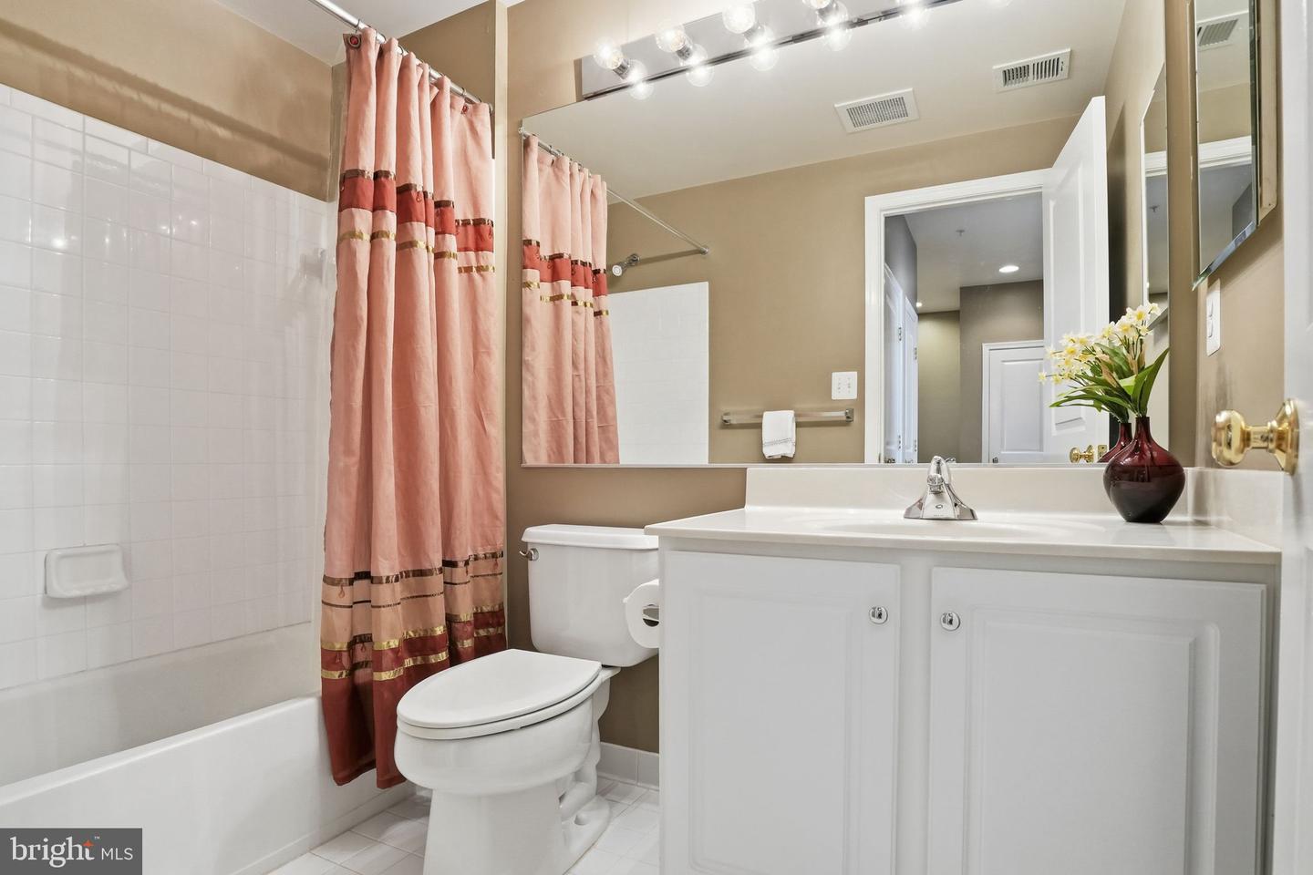 8013 CRESCENT PARK DR, GAINESVILLE, Virginia 20155, 3 Bedrooms Bedrooms, 5 Rooms Rooms,2 BathroomsBathrooms,Residential,For sale,8013 CRESCENT PARK DR,VAPW2107248 MLS # VAPW2107248