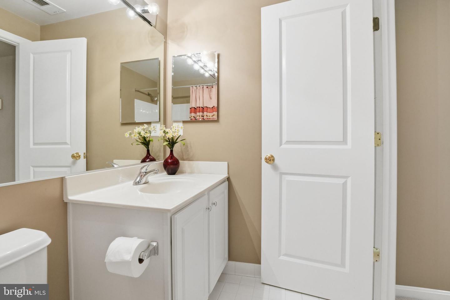 8013 CRESCENT PARK DR, GAINESVILLE, Virginia 20155, 3 Bedrooms Bedrooms, 5 Rooms Rooms,2 BathroomsBathrooms,Residential,For sale,8013 CRESCENT PARK DR,VAPW2107248 MLS # VAPW2107248