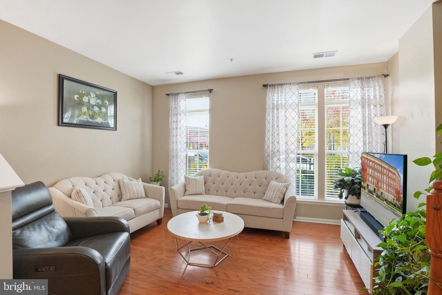 8013 CRESCENT PARK DR, GAINESVILLE, Virginia 20155, 3 Bedrooms Bedrooms, 5 Rooms Rooms,2 BathroomsBathrooms,Residential,For sale,8013 CRESCENT PARK DR,VAPW2107248 MLS # VAPW2107248