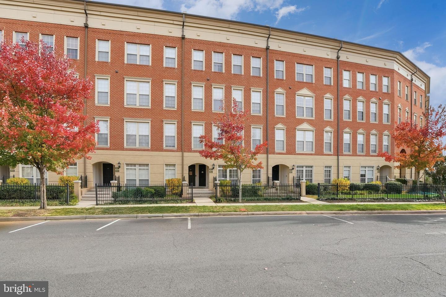 8013 CRESCENT PARK DR, GAINESVILLE, Virginia 20155, 3 Bedrooms Bedrooms, 5 Rooms Rooms,2 BathroomsBathrooms,Residential,For sale,8013 CRESCENT PARK DR,VAPW2107248 MLS # VAPW2107248