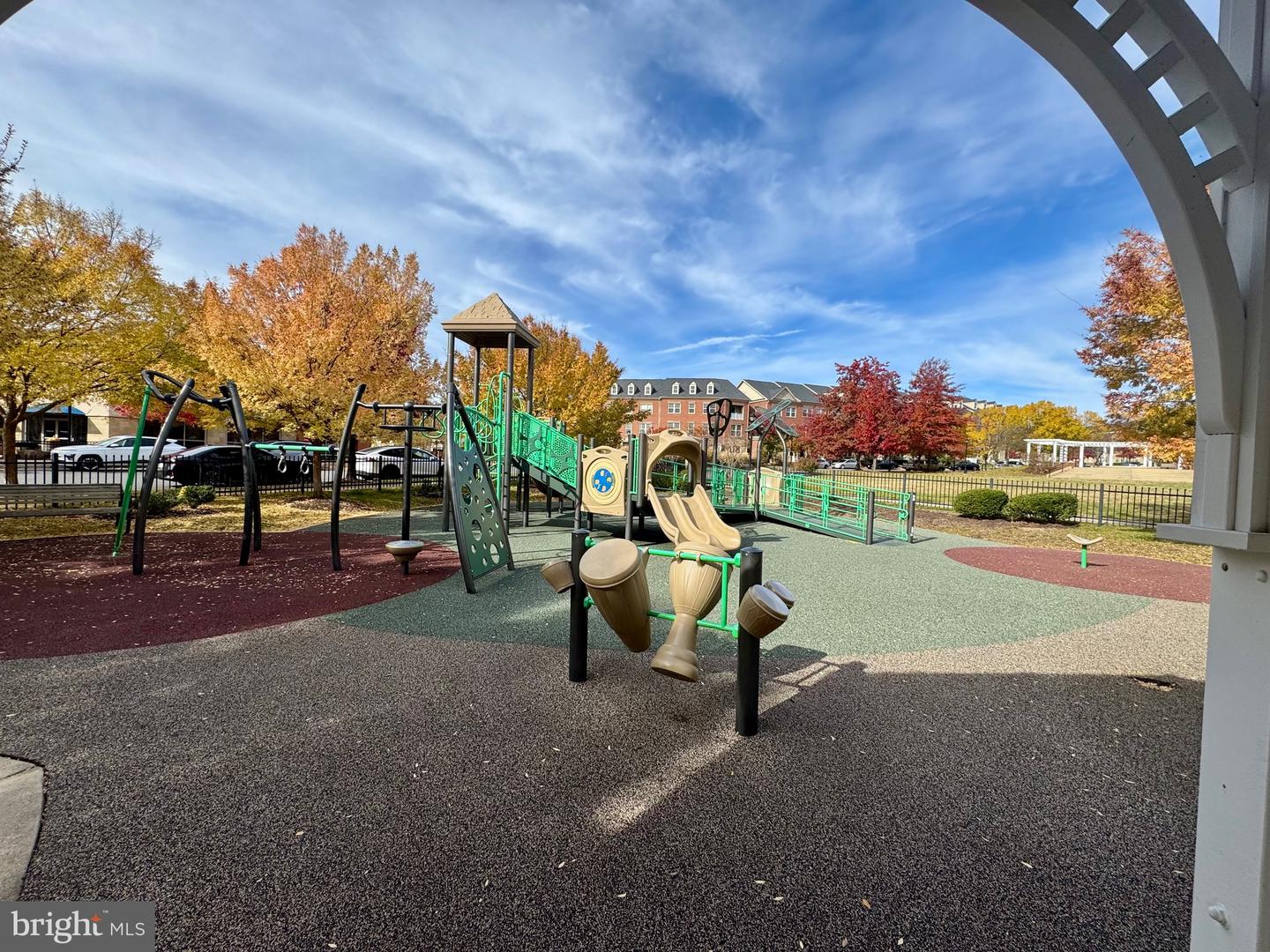 8013 CRESCENT PARK DR, GAINESVILLE, Virginia 20155, 3 Bedrooms Bedrooms, 5 Rooms Rooms,2 BathroomsBathrooms,Residential,For sale,8013 CRESCENT PARK DR,VAPW2107248 MLS # VAPW2107248