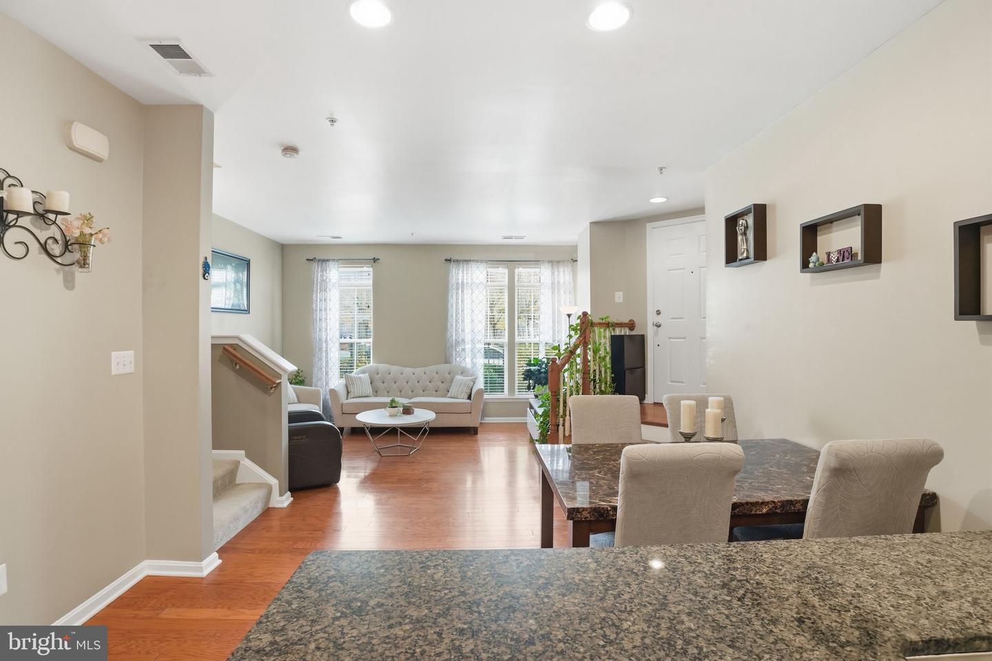 8013 CRESCENT PARK DR, GAINESVILLE, Virginia 20155, 3 Bedrooms Bedrooms, 5 Rooms Rooms,2 BathroomsBathrooms,Residential,For sale,8013 CRESCENT PARK DR,VAPW2107248 MLS # VAPW2107248