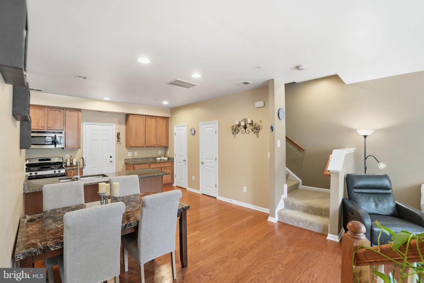 8013 CRESCENT PARK DR, GAINESVILLE, Virginia 20155, 3 Bedrooms Bedrooms, 5 Rooms Rooms,2 BathroomsBathrooms,Residential,For sale,8013 CRESCENT PARK DR,VAPW2107248 MLS # VAPW2107248