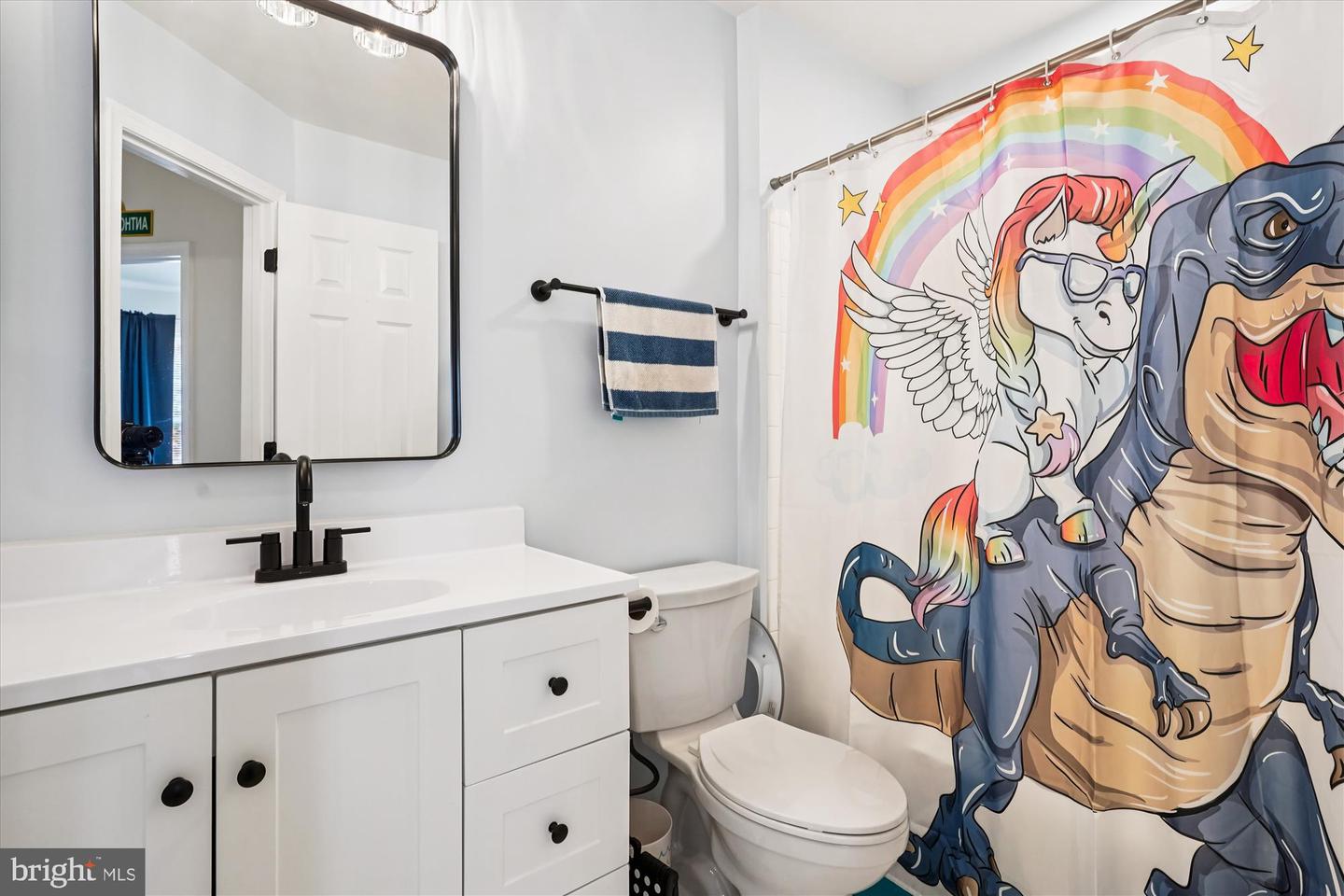 16879 SEA LAWN PL, WOODBRIDGE, Virginia 22191, 3 Bedrooms Bedrooms, ,3 BathroomsBathrooms,Residential,For sale,16879 SEA LAWN PL,VAPW2107344 MLS # VAPW2107344