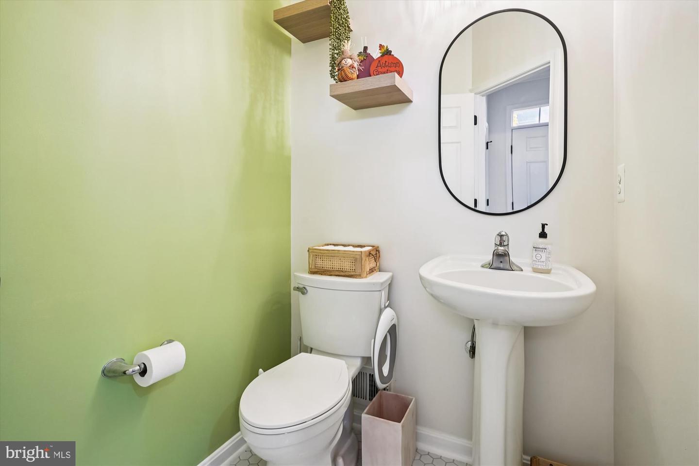 16879 SEA LAWN PL, WOODBRIDGE, Virginia 22191, 3 Bedrooms Bedrooms, ,3 BathroomsBathrooms,Residential,For sale,16879 SEA LAWN PL,VAPW2107344 MLS # VAPW2107344