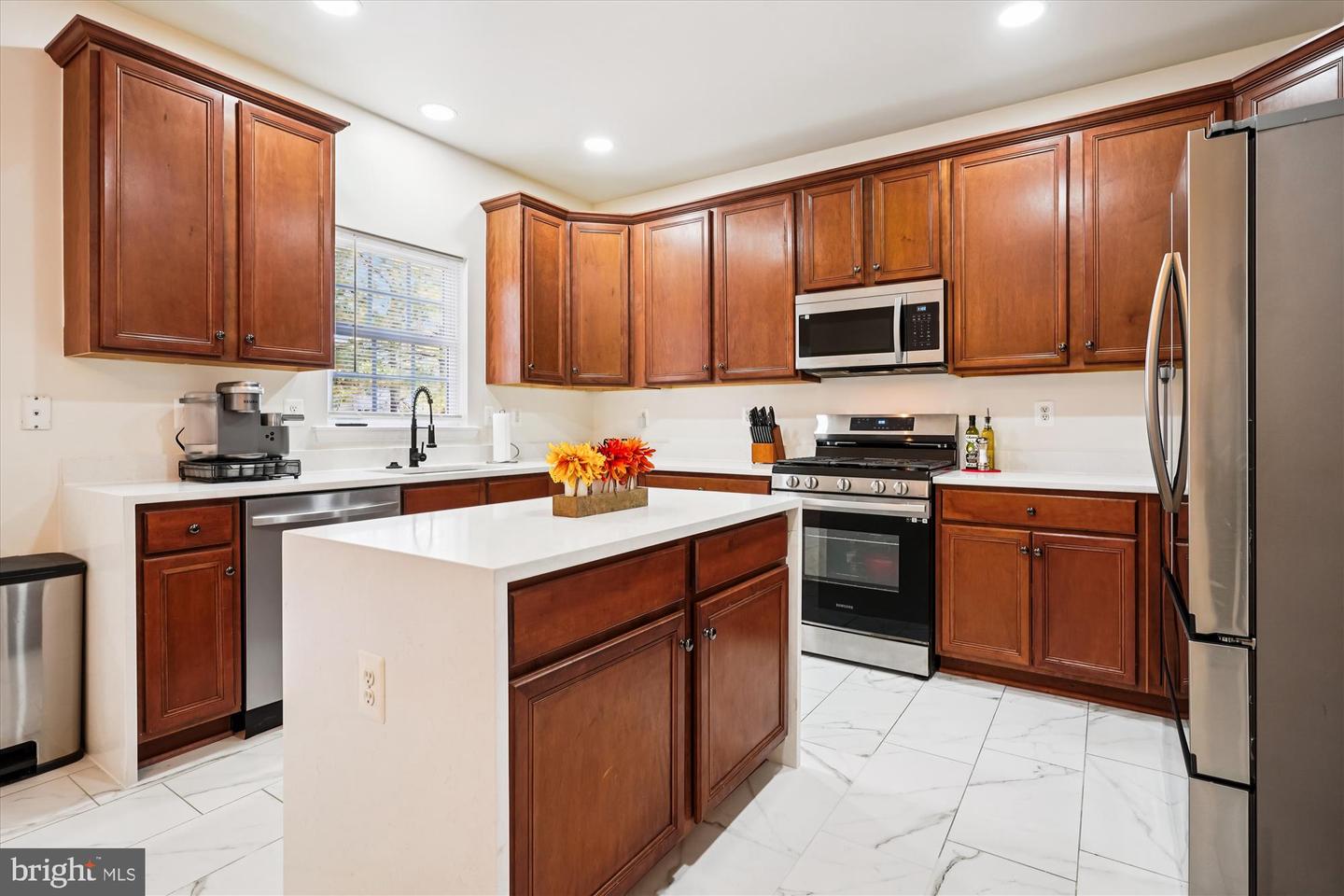 16879 SEA LAWN PL, WOODBRIDGE, Virginia 22191, 3 Bedrooms Bedrooms, ,3 BathroomsBathrooms,Residential,For sale,16879 SEA LAWN PL,VAPW2107344 MLS # VAPW2107344