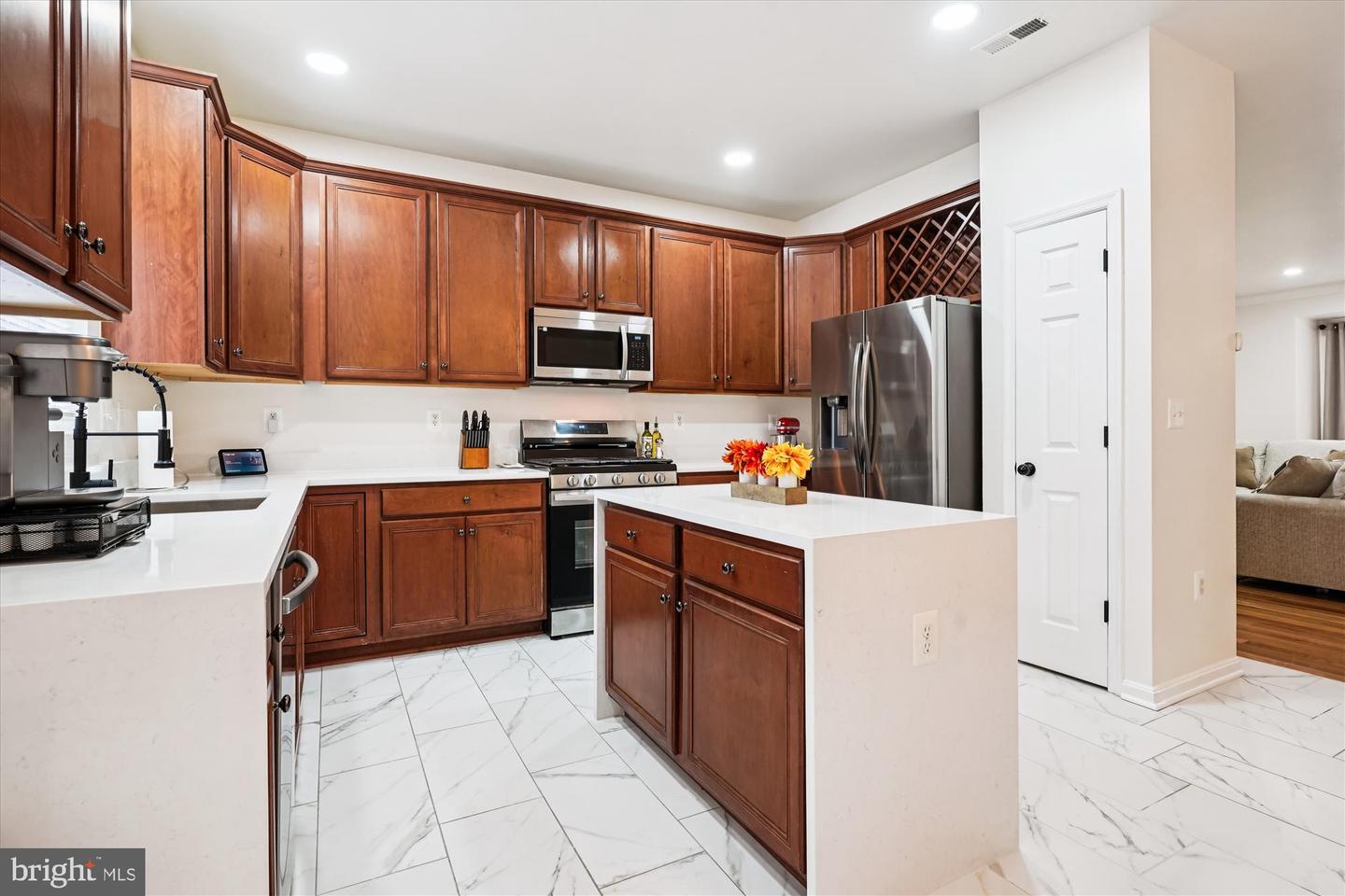 16879 SEA LAWN PL, WOODBRIDGE, Virginia 22191, 3 Bedrooms Bedrooms, ,3 BathroomsBathrooms,Residential,For sale,16879 SEA LAWN PL,VAPW2107344 MLS # VAPW2107344