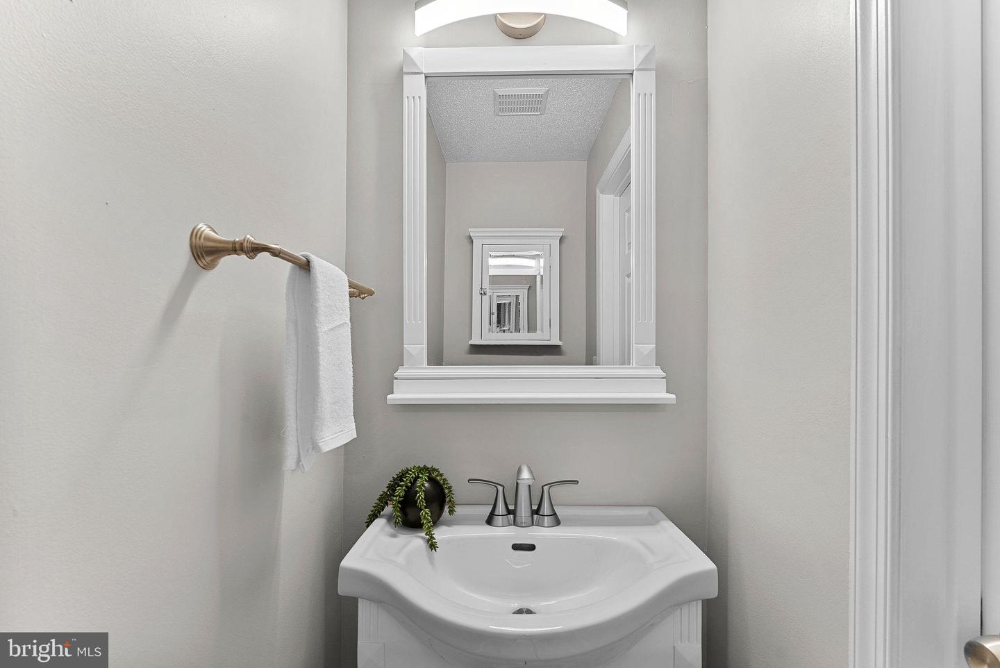 12000 TALIESIN PL #36, RESTON, Virginia 20190, 2 Bedrooms Bedrooms, 7 Rooms Rooms,1 BathroomBathrooms,Residential,For sale,12000 TALIESIN PL #36,VAFX2278112 MLS # VAFX2278112 12000 TALIESIN PL #36, RESTON, Virginia 20190, 2 Bedrooms Bedrooms, 7 Rooms Rooms,1 BathroomBathrooms,Residential,For sale,12000 TALIESIN PL #36,VAFX2278112 MLS # VAFX2278112