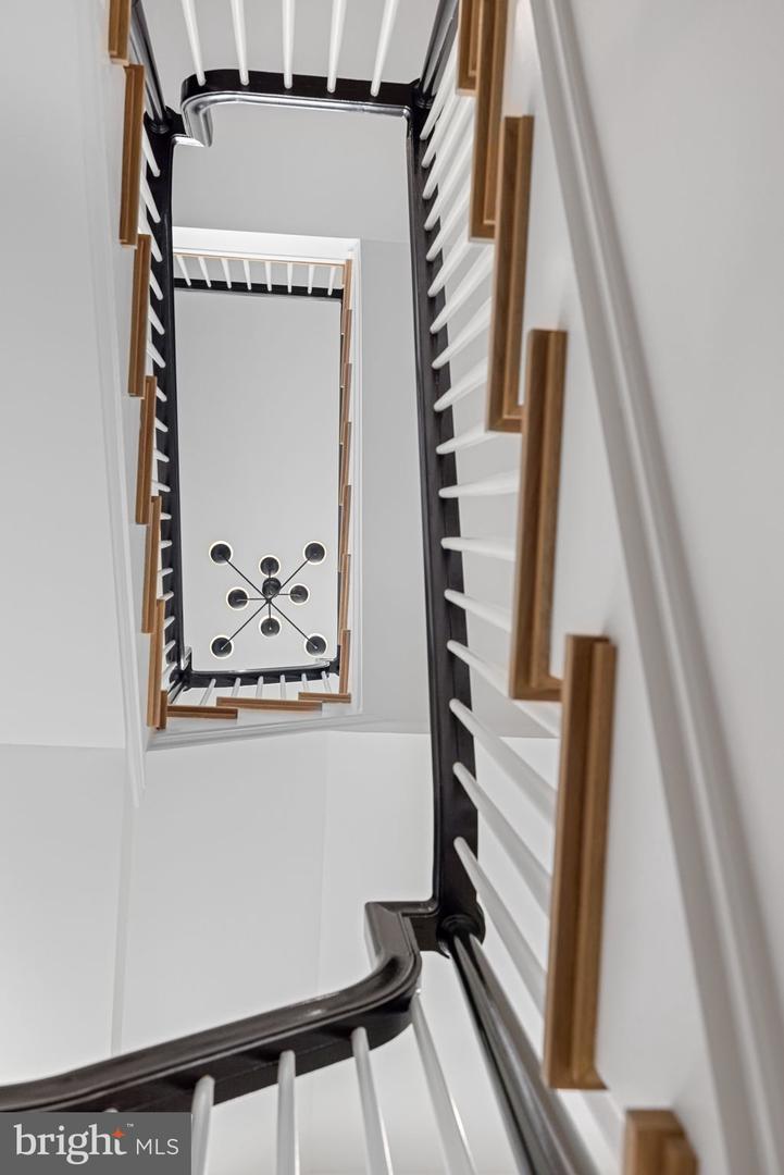 2107 ELLIOTT AVE, MCLEAN, Virginia 22101, 5 Bedrooms Bedrooms, ,5 BathroomsBathrooms,Residential,For sale,2107 ELLIOTT AVE,VAFX2278138 MLS # VAFX2278138