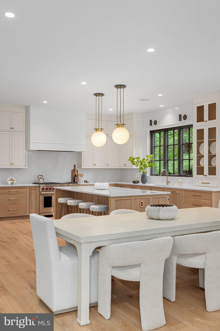 2107 ELLIOTT AVE, MCLEAN, Virginia 22101, 5 Bedrooms Bedrooms, ,5 BathroomsBathrooms,Residential,For sale,2107 ELLIOTT AVE,VAFX2278138 MLS # VAFX2278138