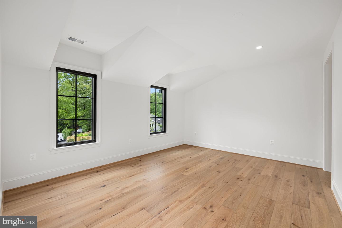 2107 ELLIOTT AVE, MCLEAN, Virginia 22101, 5 Bedrooms Bedrooms, ,5 BathroomsBathrooms,Residential,For sale,2107 ELLIOTT AVE,VAFX2278138 MLS # VAFX2278138