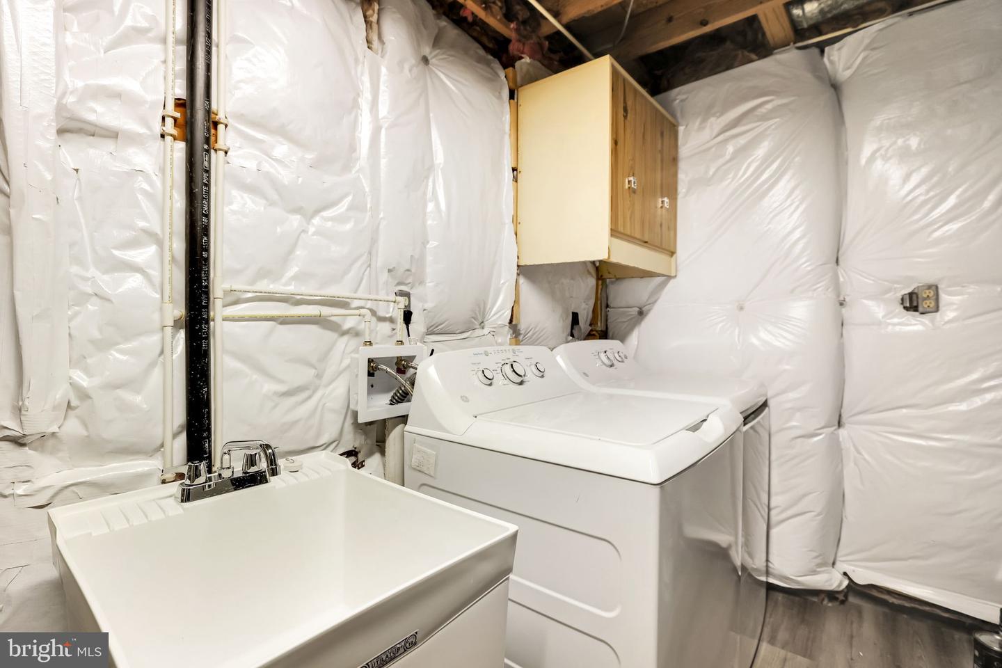 2914 MONTAUK CT, FALLS CHURCH, Virginia 22042, 4 Bedrooms Bedrooms, ,2 BathroomsBathrooms,Residential,For sale,2914 MONTAUK CT,VAFX2278142 MLS # VAFX2278142 2914 MONTAUK CT, FALLS CHURCH, Virginia 22042, 4 Bedrooms Bedrooms, ,2 BathroomsBathrooms,Residential,For sale,2914 MONTAUK CT,VAFX2278142 MLS # VAFX2278142