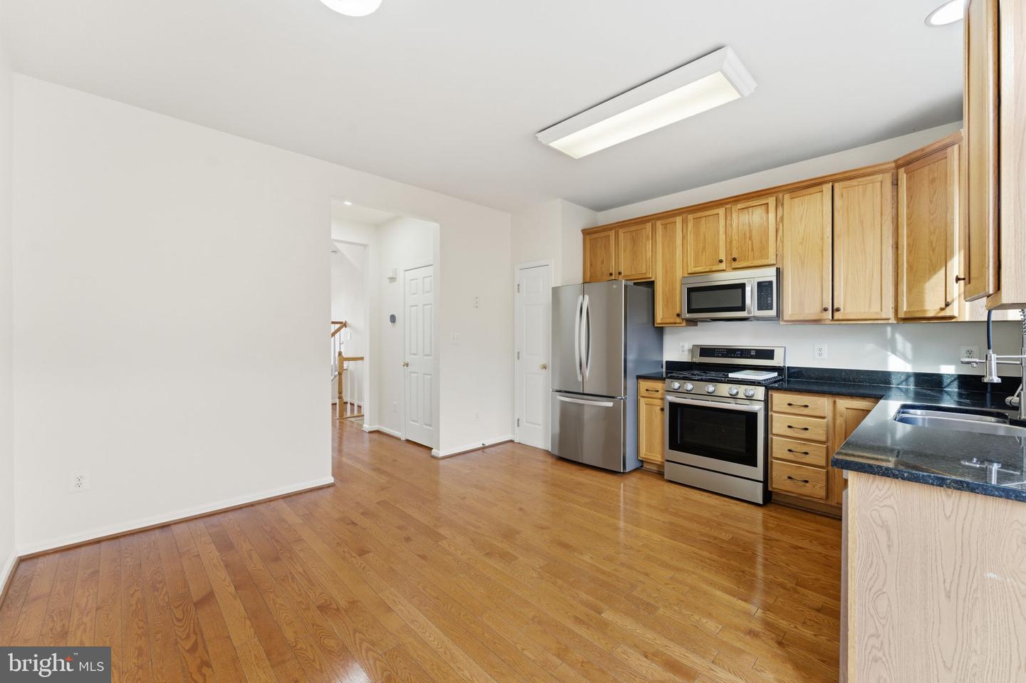 42643 HOMEFRONT TER, CHANTILLY, Virginia 20152, 3 Bedrooms Bedrooms, 3 Rooms Rooms,3 BathroomsBathrooms,Residential,For sale,42643 HOMEFRONT TER,VALO2110710 MLS # VALO2110710