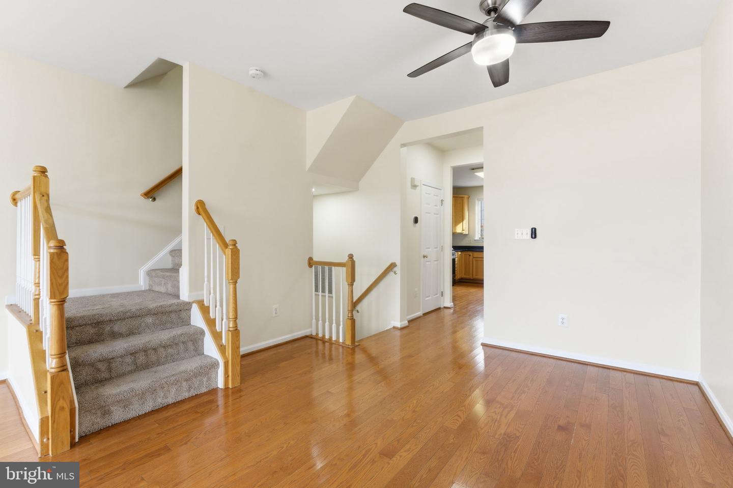 42643 HOMEFRONT TER, CHANTILLY, Virginia 20152, 3 Bedrooms Bedrooms, 3 Rooms Rooms,3 BathroomsBathrooms,Residential,For sale,42643 HOMEFRONT TER,VALO2110710 MLS # VALO2110710