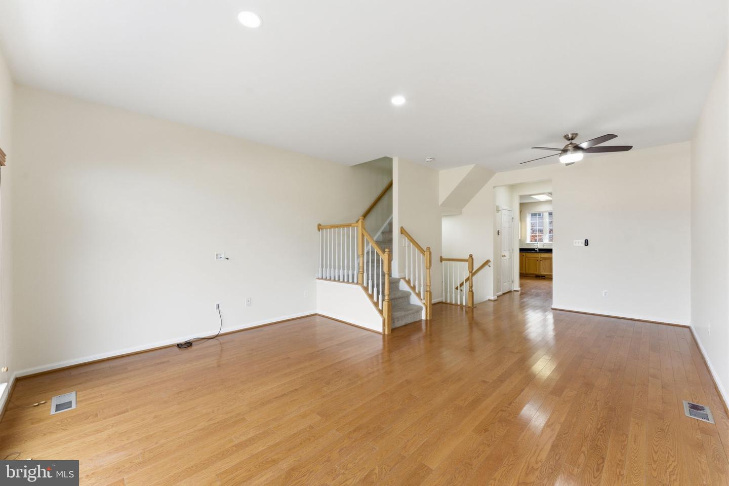 42643 HOMEFRONT TER, CHANTILLY, Virginia 20152, 3 Bedrooms Bedrooms, 3 Rooms Rooms,3 BathroomsBathrooms,Residential,For sale,42643 HOMEFRONT TER,VALO2110710 MLS # VALO2110710