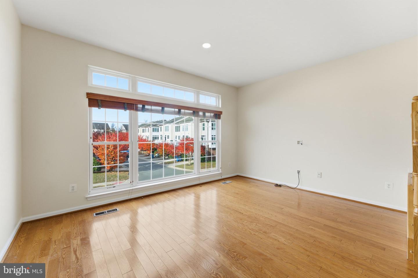 42643 HOMEFRONT TER, CHANTILLY, Virginia 20152, 3 Bedrooms Bedrooms, 3 Rooms Rooms,3 BathroomsBathrooms,Residential,For sale,42643 HOMEFRONT TER,VALO2110710 MLS # VALO2110710