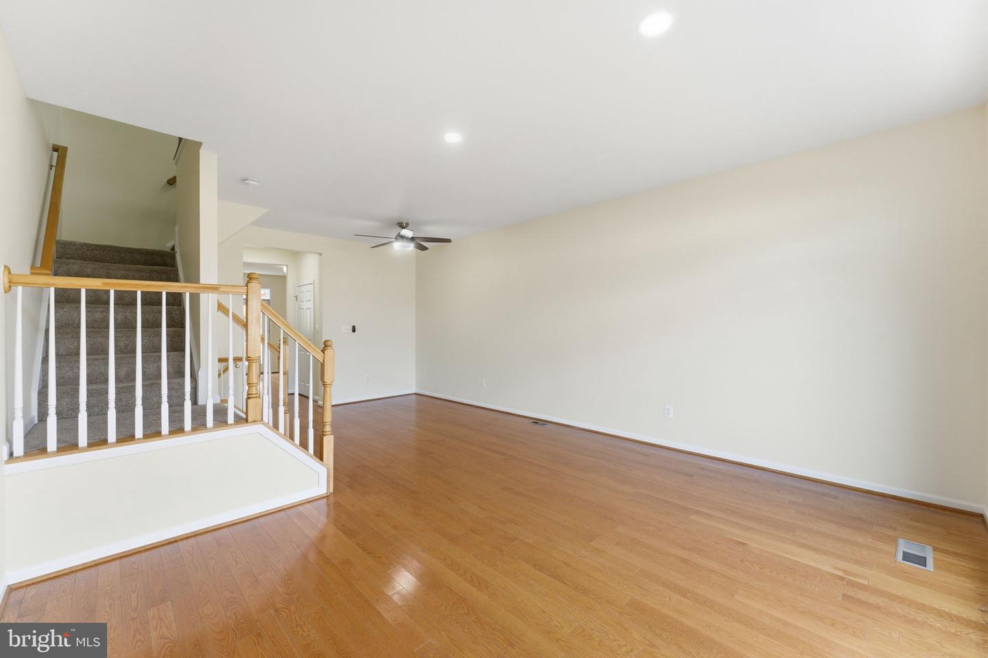 42643 HOMEFRONT TER, CHANTILLY, Virginia 20152, 3 Bedrooms Bedrooms, 3 Rooms Rooms,3 BathroomsBathrooms,Residential,For sale,42643 HOMEFRONT TER,VALO2110710 MLS # VALO2110710