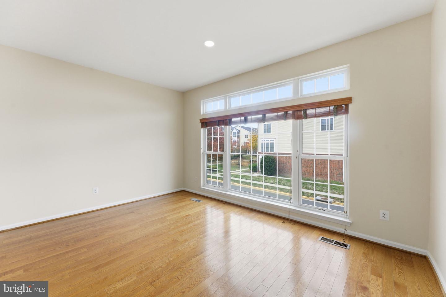 42643 HOMEFRONT TER, CHANTILLY, Virginia 20152, 3 Bedrooms Bedrooms, 3 Rooms Rooms,3 BathroomsBathrooms,Residential,For sale,42643 HOMEFRONT TER,VALO2110710 MLS # VALO2110710