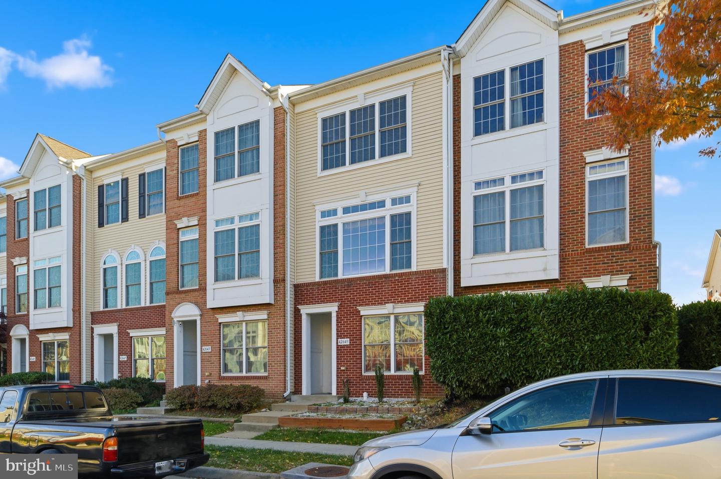 42643 HOMEFRONT TER, CHANTILLY, Virginia 20152, 3 Bedrooms Bedrooms, 3 Rooms Rooms,3 BathroomsBathrooms,Residential,For sale,42643 HOMEFRONT TER,VALO2110710 MLS # VALO2110710