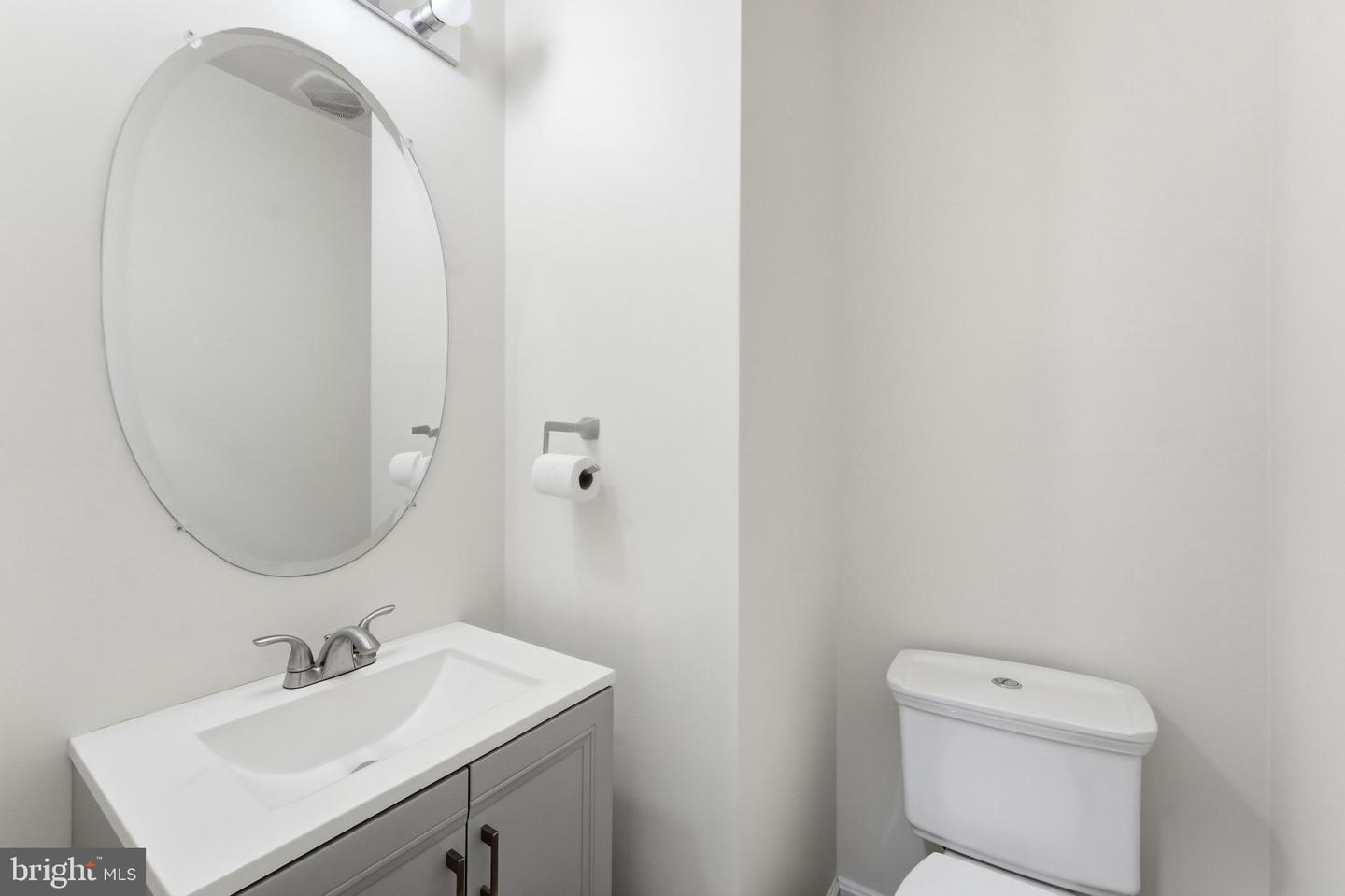 42643 HOMEFRONT TER, CHANTILLY, Virginia 20152, 3 Bedrooms Bedrooms, 3 Rooms Rooms,3 BathroomsBathrooms,Residential,For sale,42643 HOMEFRONT TER,VALO2110710 MLS # VALO2110710