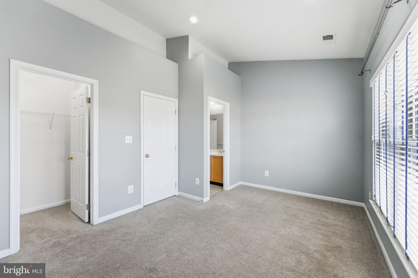 42643 HOMEFRONT TER, CHANTILLY, Virginia 20152, 3 Bedrooms Bedrooms, 3 Rooms Rooms,3 BathroomsBathrooms,Residential,For sale,42643 HOMEFRONT TER,VALO2110710 MLS # VALO2110710