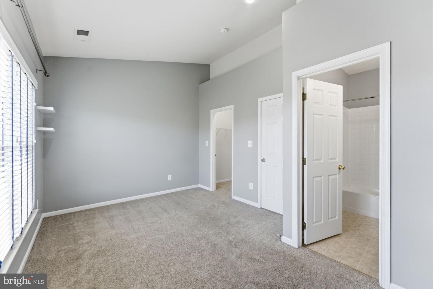 42643 HOMEFRONT TER, CHANTILLY, Virginia 20152, 3 Bedrooms Bedrooms, 3 Rooms Rooms,3 BathroomsBathrooms,Residential,For sale,42643 HOMEFRONT TER,VALO2110710 MLS # VALO2110710