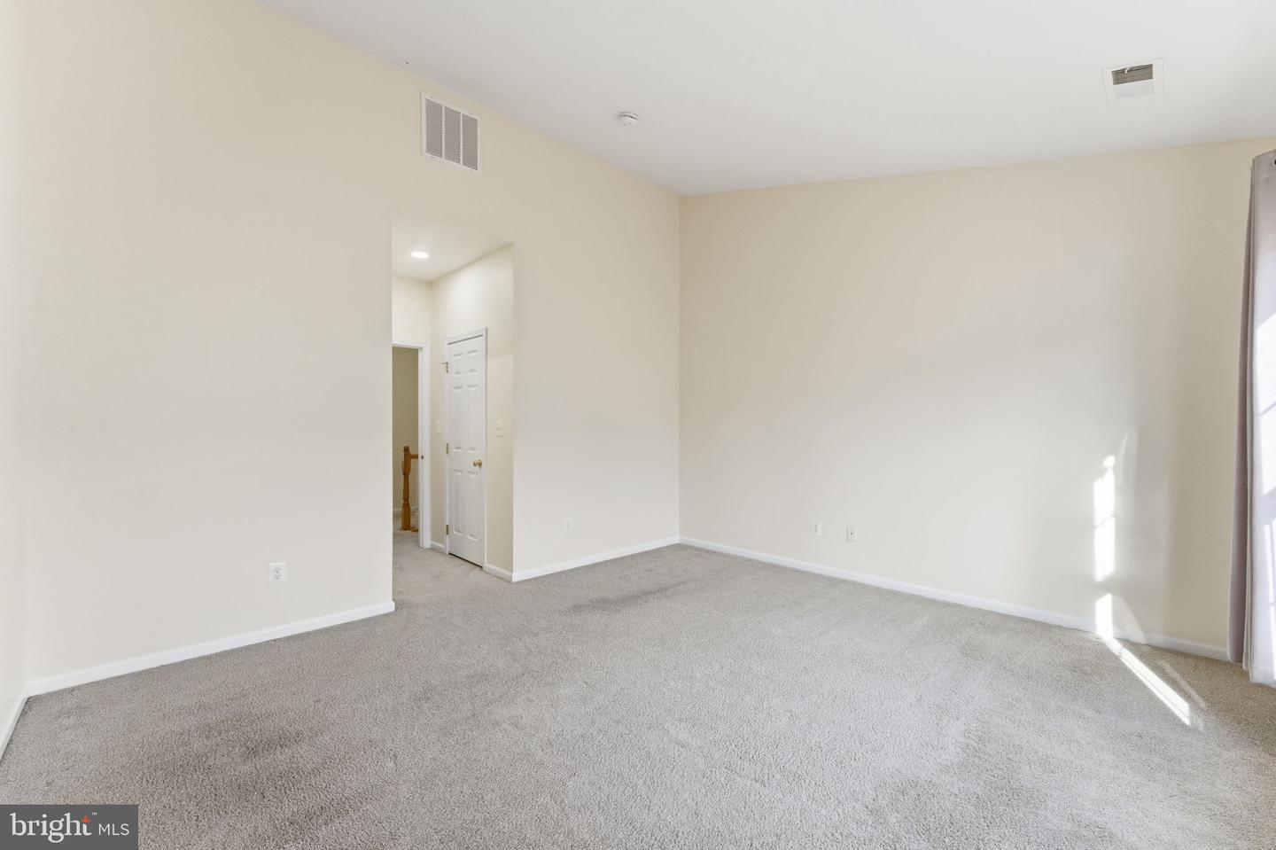 42643 HOMEFRONT TER, CHANTILLY, Virginia 20152, 3 Bedrooms Bedrooms, 3 Rooms Rooms,3 BathroomsBathrooms,Residential,For sale,42643 HOMEFRONT TER,VALO2110710 MLS # VALO2110710